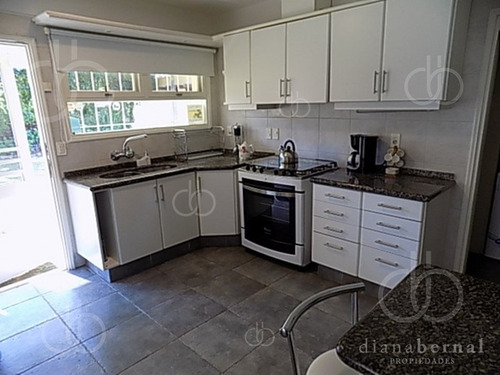 Casa En Punta Del Este Paya Mansa, 6 Dormitorios + Dep Y Piscina. - Ref: 42993