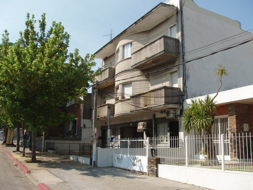Venta De Local Comercial ,oficina O Vivienda En Buceo!!