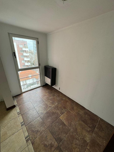 Alquiler Comercial Amplias Oficinas Con Balcon - Zona Plaza Mitre