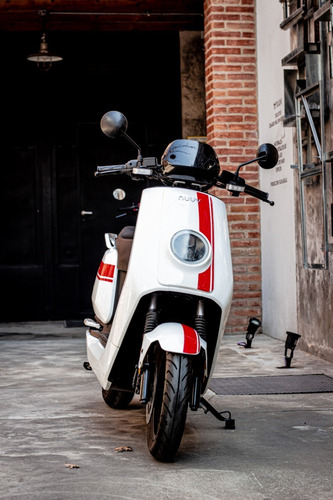 Imagen 3 de 15 de Moto Electrica Scooter Nuuv Ngt Bosch Litio Panasonic