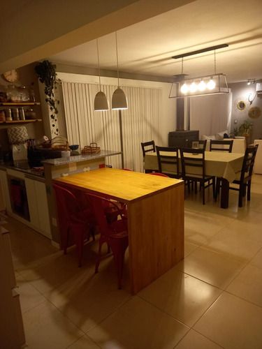 Casa En Venta - 2 Dormitorios 1 Baño - Cochera - 2.008mts2 - Castelli