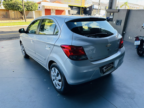 Chevrolet Onix 1.4 MPFI LT 8V FLEX 4P MANUAL