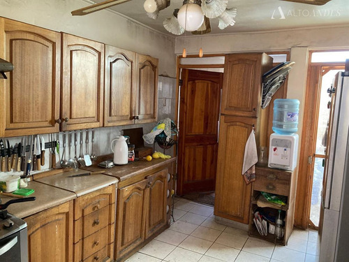 Casa En Venta De 4 Dorm. En Arica
