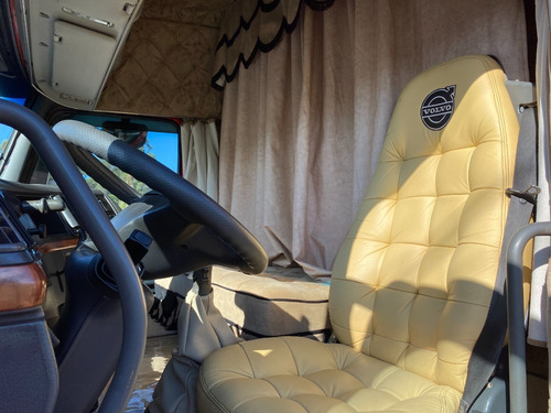 Imagem 6 de 14 de Volvo Fh 520 6x4 2010 Globetrotter Manual Revisado Completo