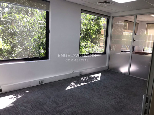 Arriendo Amplisima Oficina Amoblada En Edificio Boutique