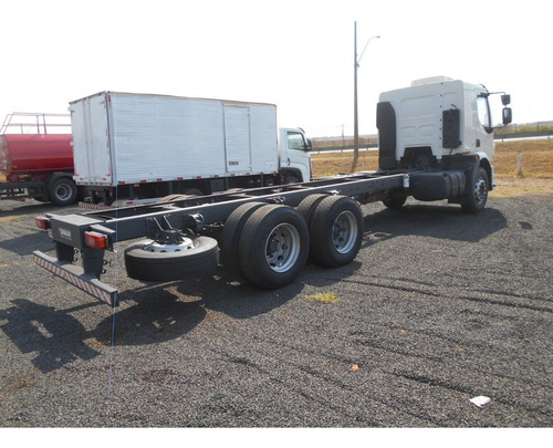 Imagem 3 de 15 de Volvo Vm 260 6x2 2010