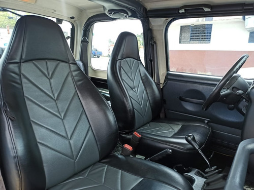 Imagen 5 de 11 de Jeep Wrangler 4x4