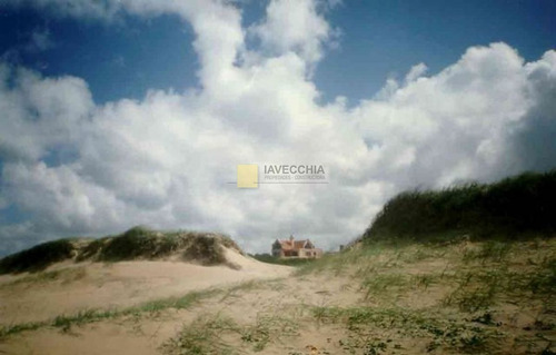 Imagen 6 de 30 de Venta De Casa De 5 Dormitorios En Las Grutas Frente Al Mar