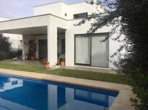 Amplia Casa En Venta (9689)