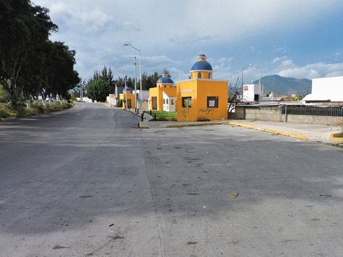 Imagen 13 de 16 de Local Comercial En Entrada De Fraccionamiento En Tlajomulco