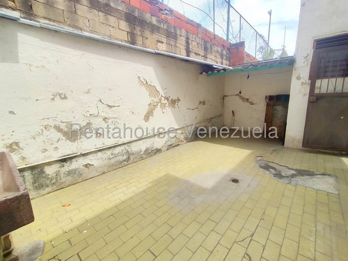 Amplia Casa De 2 Niveles ,para Remodelar A Su Gusto En Venta Ubicada En El Paraíso 25-17760