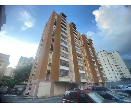 #026 Hermoso Apartamento Remodelado La Urbina 2h/1b/2p