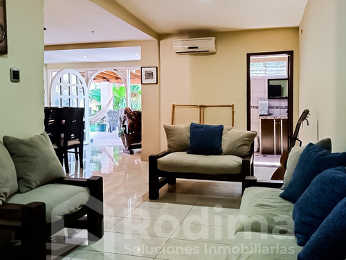 Casa En La Urbanización El Castaño, Maracay