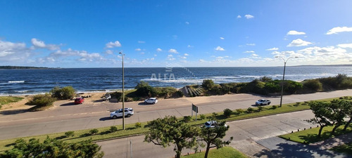 Imagen 3 de 25 de Apartamento En Venta En Punta Del Este, Mansa Frente Al Mar!