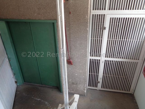 Imagen 7 de 10 de Edificio Industrial En Venta - Urb La Urbina - Mls#23-6749