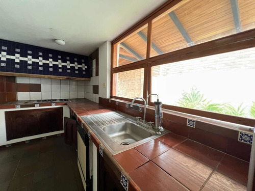 Imagen 5 de 16 de Amr Vende Espaciosa Y Bella Casa En La Urb. Merida