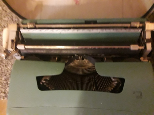 Maquina Olivetti Lettera 32