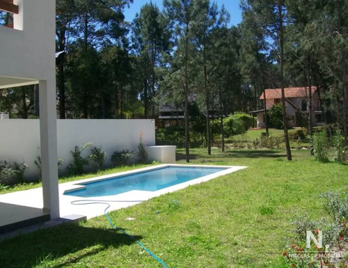 Casa De 4 Dormitorios Dentro Del Complejo Solanas.