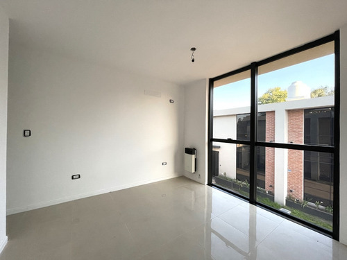 Imagen 10 de 13 de Venta Castelar Duplex 4 Ambientes Complejo Con Pileta