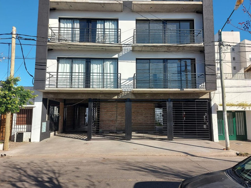 Imagen 9 de 9 de Cochera A La Venta En Edificio. Pilar