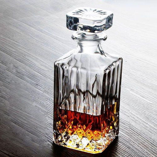Imagem 2 de 5 de Garrafa De Vidro P/ Licor Ou Whisky Hamilton 700ml Lyor