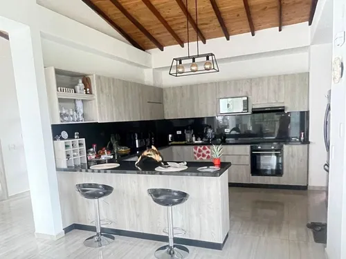 Casa Campestre Moderna Y Con Vista A Un Lago