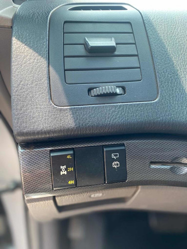 Imagen 4 de 11 de Ssangyong Stavic 4x4 Automático Full