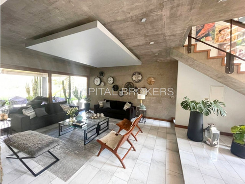 Moderna Casa En Venta: Espacio, Confort Y Estilo (dg)