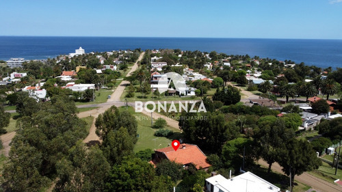 Piriápolis Punta Fría Casa En Venta 350 Mts De La Playa San Francisco. 589 Mts De Terreno Esquina. Salida A Dos Calles.