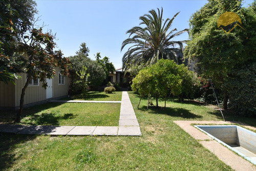 Se Vende Casa, 4 Dormitorios 3 Baños, Comuna La Cisterna.