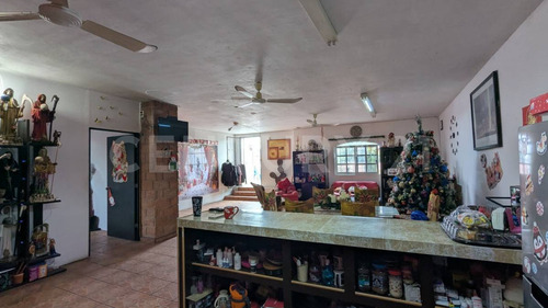 Local Comercial Con Casa Habitación En Venta, Col. Centro, Mazatlán, Sinaloa.