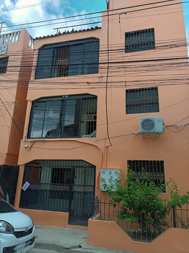 Vendo Edificio En El Ingenio, Proximo A La Av. Principal