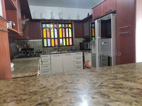 José Trivero Vende Vende Espectacular Quinta Con Acabados De Lujo. Cuenta Con Parrillera Y Balcon