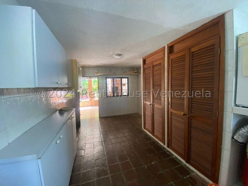 Ab En Busca De Comodidad, Buena Distribución, Terraza, Seguridad, Areas Sociales, Ubicada En Conjunto Cerrado, Vigilancia Privada