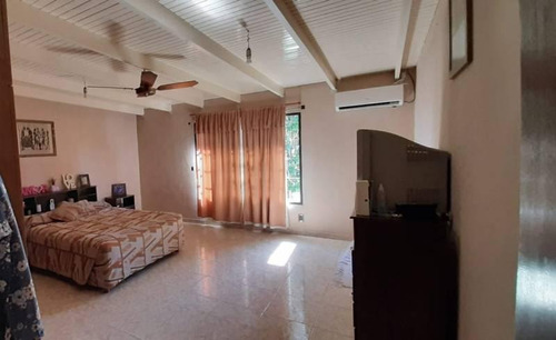 Imagen 10 de 10 de Venta Casa En Berazategui 5 Ambientes Con Patio, Parrilla Y Garage