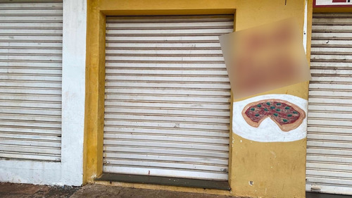 Prédio Comercial Com 4 Salas/lojas Tem Uma Area Aberta Que Pode Ser Utilizada Como Garagem Para 1 Veiculo
