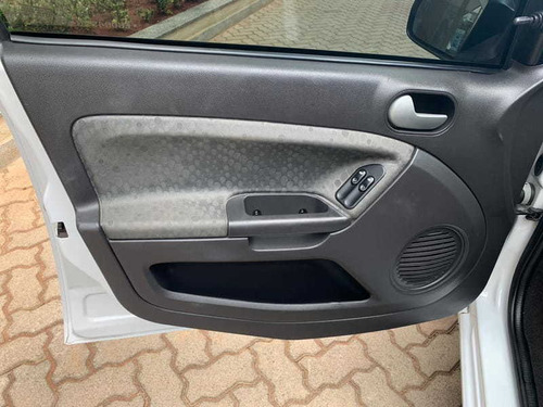 Ford Fiesta 1.6 8v Flex 4p Manual
