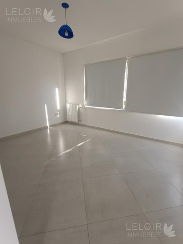 Casa 4 Ambientes En Venta Barrio Cerrado Bosque Zapiola - Paso Del Rey