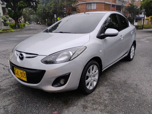 Mazda 2 Sedan Automatico