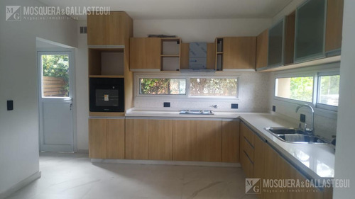 Casa En Venta - Boat Center.