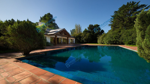 Mansion En El Golf