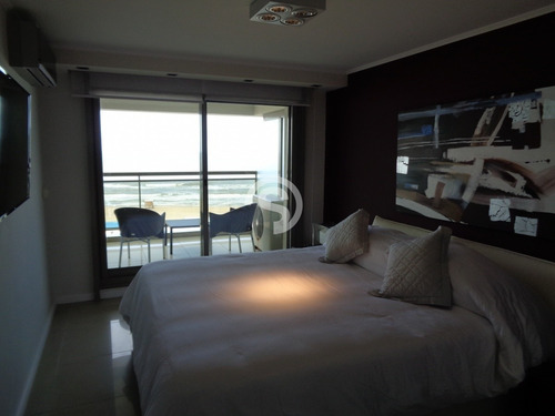 Apartamento Ubicado En Playa Brava- Ref: 3974