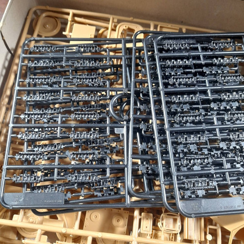 Imagem 6 de 8 de Plastimodelo Tank Panther Da Alemanha Ww2 1:35 Italeri 270