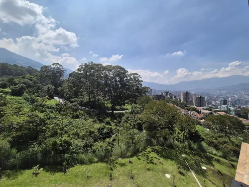 Apartamento En Venta En Altos Del Poblado. Cod V12449