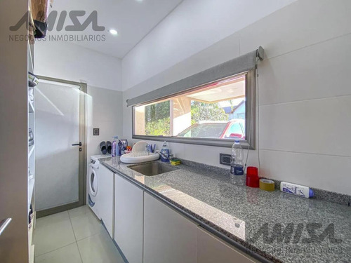 Imagen 17 de 22 de Casa - Miraflores (funes Hills)