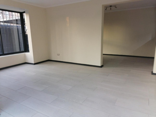 Linda Casa Recién Remodelada, Excelente Ubicación .