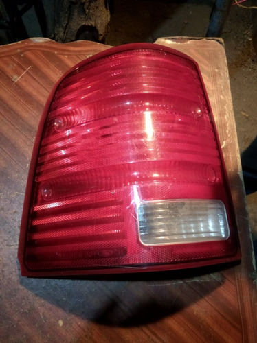 Imagen 2 de 2 de Stop Lado Chofer Explorer 2002- 2005