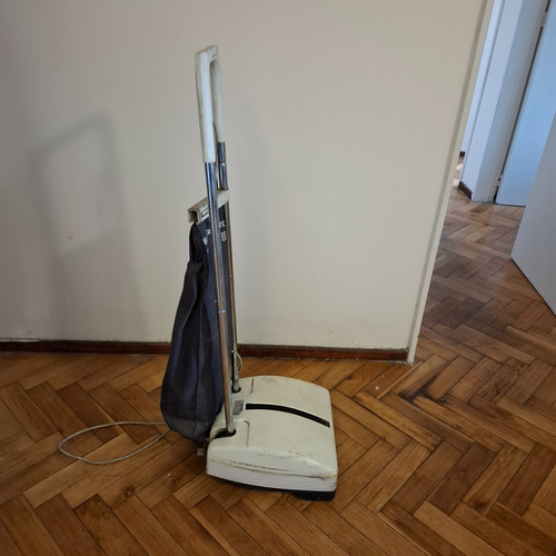 Lustra Aspiradora Retro De Pie Termozeta Blanco