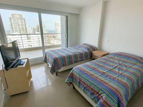 Imagen 21 de 28 de Apartamento 3 Dormitorios En Playa Mansa, Punta Del Este - Alexander