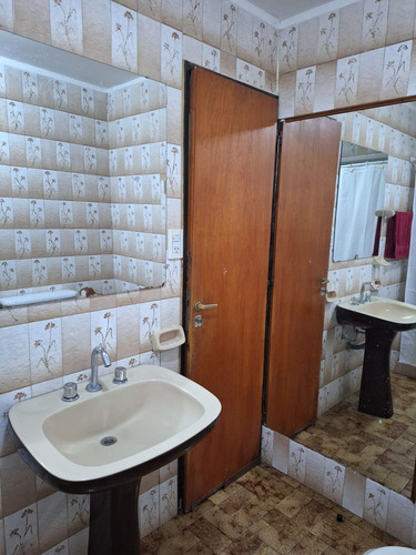 Casa + Dos Dptos Barrio 9 De Julio